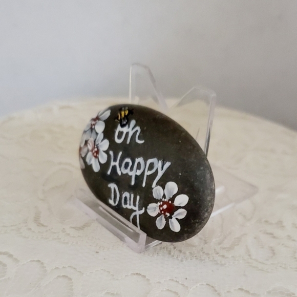 Painted Personalized Rock, Happy Day Rock with Daisies, Sentimental word rock - Picture 6 of 6